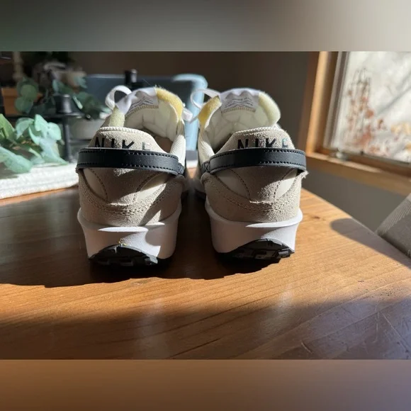 EUC - WOMEN'S NIKE WAFFLE DEBUT SNEAKERS - Picture 6 of 12